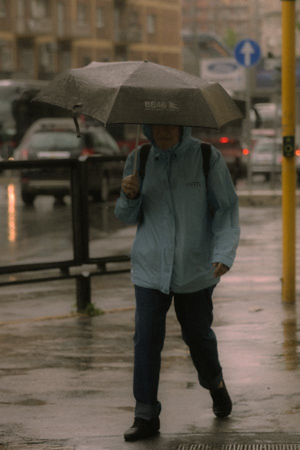 Parapluies pour homme : élégance et protection contre la pluie